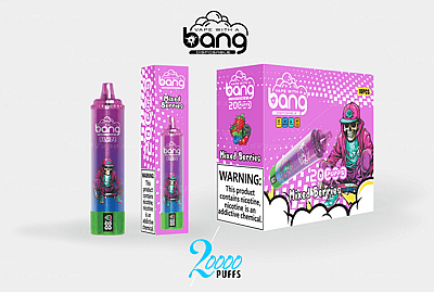 Emballage jetable Bang pour vape au goût « Mixed Berries », avec un appareil à vape violet, des étiquettes d'avertissement et des graphismes colorés avec un personnage squelette de style graffiti. Le produit met en valeur « 20 000 bouffées » et la teneur en nicotine.