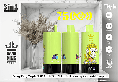 Werbebild für den Bang King Triple 3-in-1-Einweg-Vaporizer mit drei Geschmacksrichtungen: Traubeneis, gemischte Beeren und Mango-Pfirsich. Zu den Spezifikationen gehören 75.000 Züge, ein 650-mAh-Akku und 15 ml E-Liquid-Kapazität pro Geschmacksrichtung.