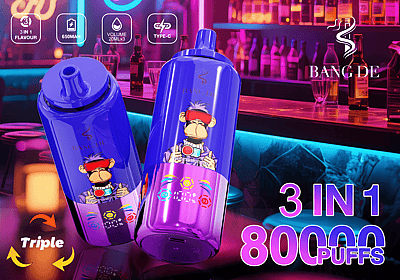 Publicidad visual que muestra dos dispositivos de vapeo de color morado vibrante con ilustraciones coloridas sobre un fondo de barra iluminada con neón, enfatizando características como sabores 3 en 1, capacidad de batería de 650 mAh, carga tipo C y afirmación de 800.000 bocanadas.