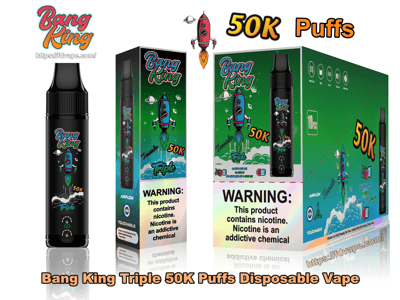 Der Black Bang King Triple-Einweg-Vape wird neben grünen '50K Puffs'-Einzelhandelsboxen mit einer Cartoon-Rakete und einem Markenlogo sowie einem sichtbaren Nikotinwarnschild und Produktdetails wie '10 Stück' angezeigt.