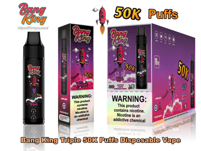 Black Bang King Triple Einweg-Vape-Pen mit Raketengrafik sowie passender lila-rosa Verkaufsverpackung und Karton mit der Aufschrift '50K Puffs' und deutlich sichtbarer Nikotinwarnung, Produktlogo und Website-URL.