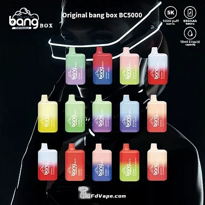 Un'immagine promozionale per i dispositivi di svapo Bang Box BC5000, che mostra vari modelli colorati con informazioni sul prodotto, tra cui specifiche come 5000 tiri, batteria da 650 mAh e capacità di e-liquid da 10 ml, il tutto su uno sfondo dal design futuristico.