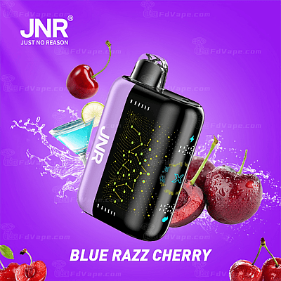 Un dispositivo per svapare etichettato "JNR" con un aroma "Blue Razz Cherry" circondato da ciliegie e uno spruzzo di liquido blu su uno sfondo viola.
