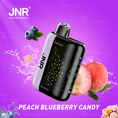 Un dispositivo per svapare con il marchio "JNR Just No Reason" circondato da immagini di pesche, mirtilli e caramelle, con l'etichetta "Peach Blueberry Candy".