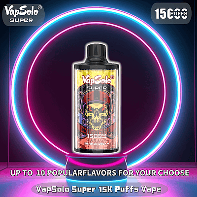Imagen promocional de VapSolo Super 15K Puffs Vape que presenta el producto con una etiqueta con temática de calavera frente a luces circulares de neón, destacando la disponibilidad en diez sabores populares.