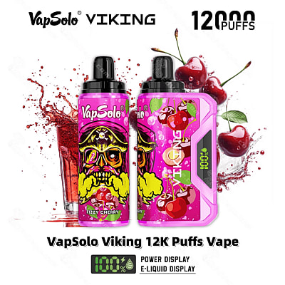 Appareil de vapotage VapSolo Viking 12K Puffs de couleur rose avec une saveur de cerise pétillante, doté d'un affichage électronique et d'images de cerise dans la conception.