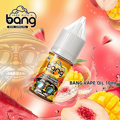 Aceite Bang Vape de 10 ml con sabor a melocotón, mango y sandía, presentado en un empaque vibrante junto a imágenes frutales de melocotones, mangos y sandía sobre un fondo naranja vivo.