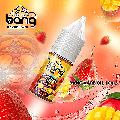 Una imagen promocional que muestra una botella de aceite para vapear de la marca Bang con sabor a fresa y mango, con fresas vibrantes y rodajas de mango en el fondo.