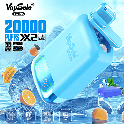 Une image promotionnelle pour l'appareil de vapotage VapSolo Twins présentant sa conception à double réservoir bleu, sa capacité de 20 000 bouffées, sa batterie de 650 mAh et sa technologie de bobine en maille, avec un fond glacé croustillant et des accents de fruits.