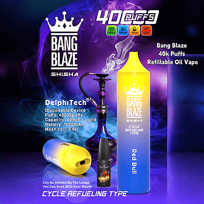 Promotiefoto voor Bang Blaze Shisha met een geel-blauwe navulbare olie-vape, goed voor 40.000 trekjes en met de smaak 'Red Bull'. De specificaties zijn onder andere een 1000 mAh-batterij en een 0,6 Ω mesh-coil. De afbeelding toont een levendige, rokerige achtergrond.