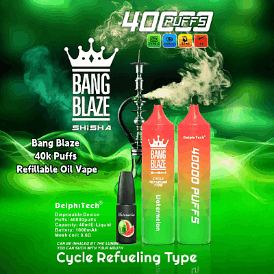 Advertentie voor de Bang Blaze shisha met een navulbare oliedamp voor 40.000 trekjes met watermeloensmaak, met specificaties zoals Type-C-opladen, een 1000 mAh-batterij, een e-liquidcapaciteit van 40 ml en een 0,6 Ω mesh-coil, tegen een groene achtergrond met rookeffecten.