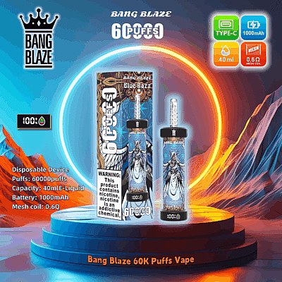 Werbung für den Bang Blaze Einweg-Vape mit 60.000 Zügen und Blue Razz-Geschmack, der ein Design mit einer kunstvollen Kriegergrafik, einen 1000 mAh-Akku, 40 ml E-Liquid-Kapazität und eine 0,6 Ω-Netzspule aufweist, mit visuellen Symbolen, die diese Funktionen darstellen, und einem Warnhinweis zu Nikotin.