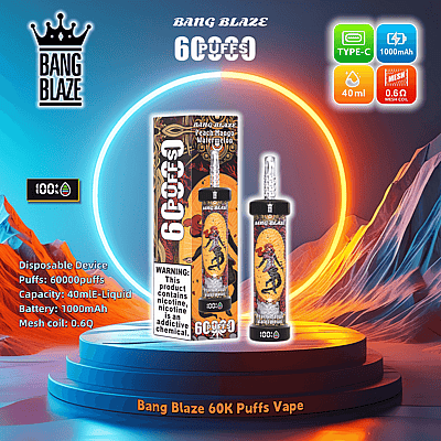 Anúncio do Bang Blaze 60K Puffs Vape com sabor de pêssego, manga e melancia, com especificações como capacidade de e-líquido de 40 mL, bateria de 1000 mAh, bobina de malha de 0,6 Ω e carregamento Tipo C, em um display circular estilizado com elementos da marca e um aviso ousado sobre nicotina.