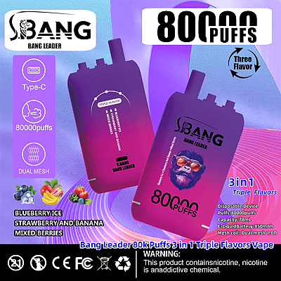 Een promotiefoto van het S. Bang vape-apparaat in paarse en magenta tinten, met nadruk op functies zoals 80.000 trekjes, Type-C-opladen, dubbele mesh-coil, drievoudige smaakopties (bosbessenijs, aardbei en banaan, gemengde bessen), samen met veiligheidswaarschuwingen en productcertificeringen.