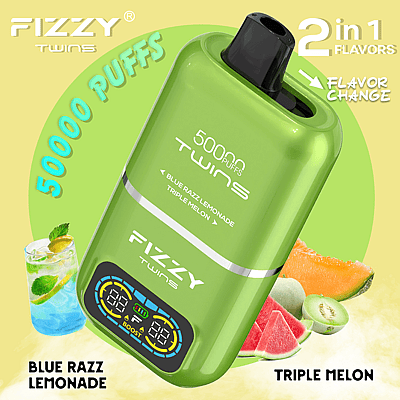 Een groene Fizzy Twins vape met merknaam, die '50000 Puffs' in twee smaken aanbiedt: Blue Razz Lemonade en Triple Melon, afgebeeld met bijbehorende fruitafbeeldingen en een drankje op een gele achtergrond.