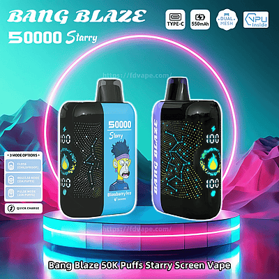Promotiefoto van de Bang Blaze Starry Screen Vape met een capaciteit van 50.000 trekjes, met twee vape-apparaten in blauw en zwart, gedetailleerde specificaties zoals Type-C-opladen en een 550 mAh-batterij, en levendige achtergrondbeelden.