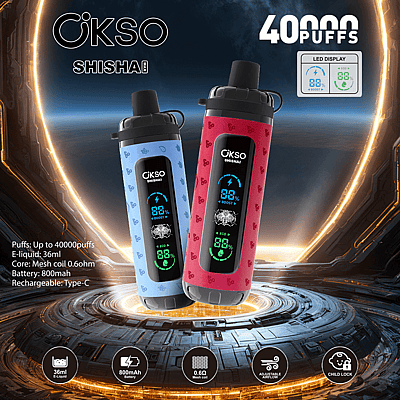 Två OKSO Shisha Pro-vapingenheter, en röd och en blå, med LED-displayer som visar batterinivåer och inställningar, presenterade i en futuristisk cirkulär plattform med specifikationer som "40 000 bloss" och "36 ml e-vätska" inkluderade i bilden.