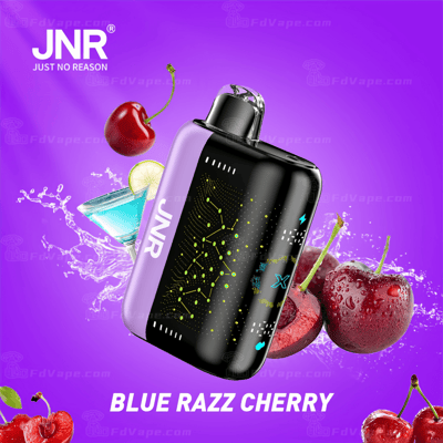 Um dispositivo de vaporização rotulado como "JNR" com sabor "Blue Razz Cherry" cercado por cerejas e um pouco de líquido azul em um fundo roxo.