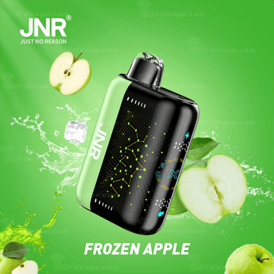 Um dispositivo de vaporização verde e preto rotulado como "JNR" com o texto "Maçã Congelada", cercado por respingos, fatias de maçã e cubos de gelo em um fundo verde.