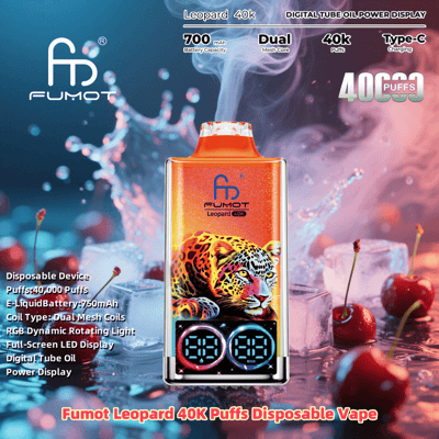 Image promotionnelle pour la vape jetable Fumot Leopard 40K puffs présentant un appareil orange avec un design léopard, entouré de glaçons et de cerises, mettant en valeur des fonctionnalités telles que 40 000 bouffées, une capacité de batterie de 700 mAh, des bobines à double maille et une charge de type C.