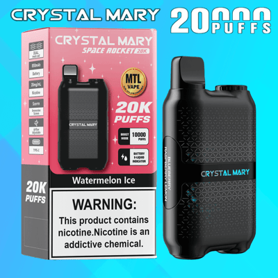 Zdjęcie produktu przedstawiające opakowanie waporyzatora Crystal Mary Space Rocket 20K oraz samo urządzenie z etykietą o smaku arbuzowego lodu i ostrzeżeniem o zawartości nikotyny na niebieskim tle gradientowym.
