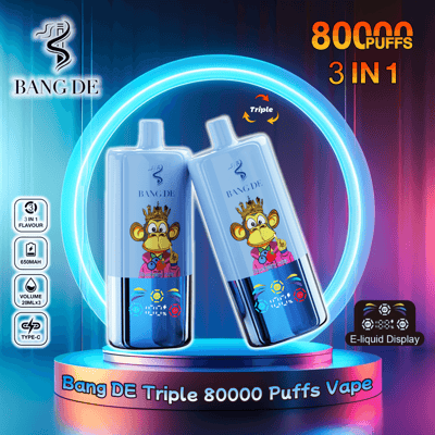 Imagem promocional do Bang DE Triple 80000 Puffs Vape exibindo dois dispositivos em azul com designs coloridos, destacando recursos como sabores 3 em 1, bateria de 650 mAh, capacidade de 20 ml e carregamento Tipo C.
