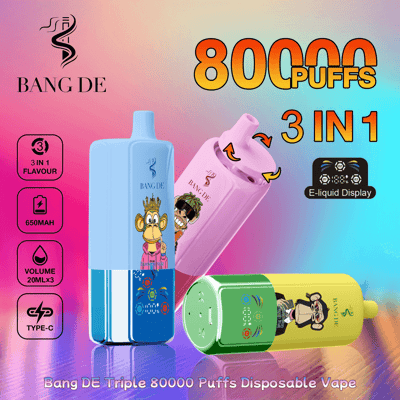 Werbebild für Bang DE Triple 80000 Puffs Disposable Vape mit farbenfrohen Designs mit Cartoon-Grafiken, das eine 3-in-1-Geschmacksoption, einen 650-mAh-Akku, 20 ml Fassungsvermögen und Typ-C-Laden auf einem lebendigen Farbverlaufshintergrund zeigt.