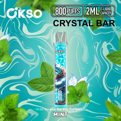 Graphique promotionnel mettant en vedette la vape OKSO Crystal Bar 800 Puffs au goût de menthe, conçue avec un fond bleu tourbillonnant et des feuilles de menthe fraîche.