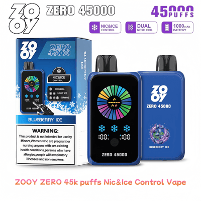 Un dispositivo de vapeo ZOOY Zero 45000 con sabor a Blueberry Ice con configuraciones de control de nicotina y hielo, exhibido junto a su caja de empaque y logotipos del producto.