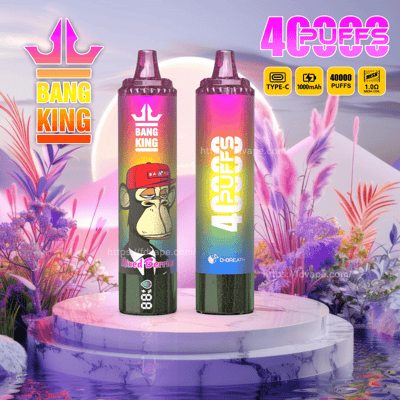 Twee felgekleurde vape-apparaten op een decoratieve voetstuk, omgeven door levendige, fantasierijke bloemenelementen en een gloeiend licht op de achtergrond, waarbij de merknaam en smaakdetails prominent worden weergegeven.