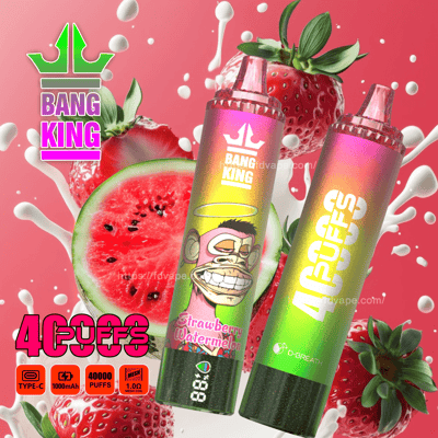 Twee kleurrijke vape-apparaten met het label 'Bang King', met de smaken aardbei en watermeloen, afgebeeld met levendige fruitafbeeldingen en merkdetails op een rode achtergrond.