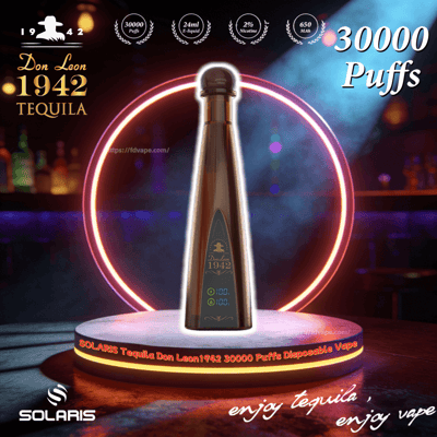 Bottiglia di Tequila Don Leon 1942 su un piedistallo circolare luminoso con anello al neon, che pubblicizza il vaporizzatore usa e getta Solaris 30000.