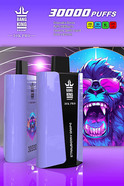 Immagine promozionale per il dispositivo di svapo monouso Bang King 30K Pro al gusto di fragola e uva, che mette in evidenza caratteristiche quali 30.000 boccate, capacità di e-liquid da 36 ml, batteria da 850 mAh e ricarica di tipo C.