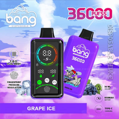 Vape-apparaat met "Bang"-merk, gelabeld als "Grape Ice"-smaak, 36.000 trekjes, met digitaal display, vingerafdrukdrukregeling, Type-C-opladen en 850 mAh-batterij, tegen een achtergrond met paarse lucht en druivenmotief.