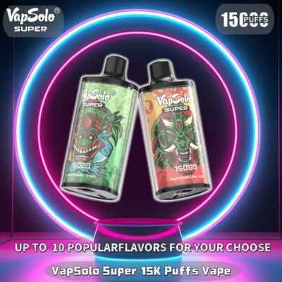 Image promotionnelle présentant deux stylos vape VapSolo Super avec des motifs colorés pour les saveurs Fraise Kiwi et Glace Pastèque, mis en valeur sur un fond circulaire néon, faisant la publicité de 15 000 bouffées et jusqu'à 10 variétés de saveurs.